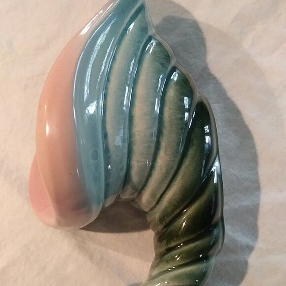 Vintage Regal Hull Pottery cornucopia vase/planter - Picture 10 of 11